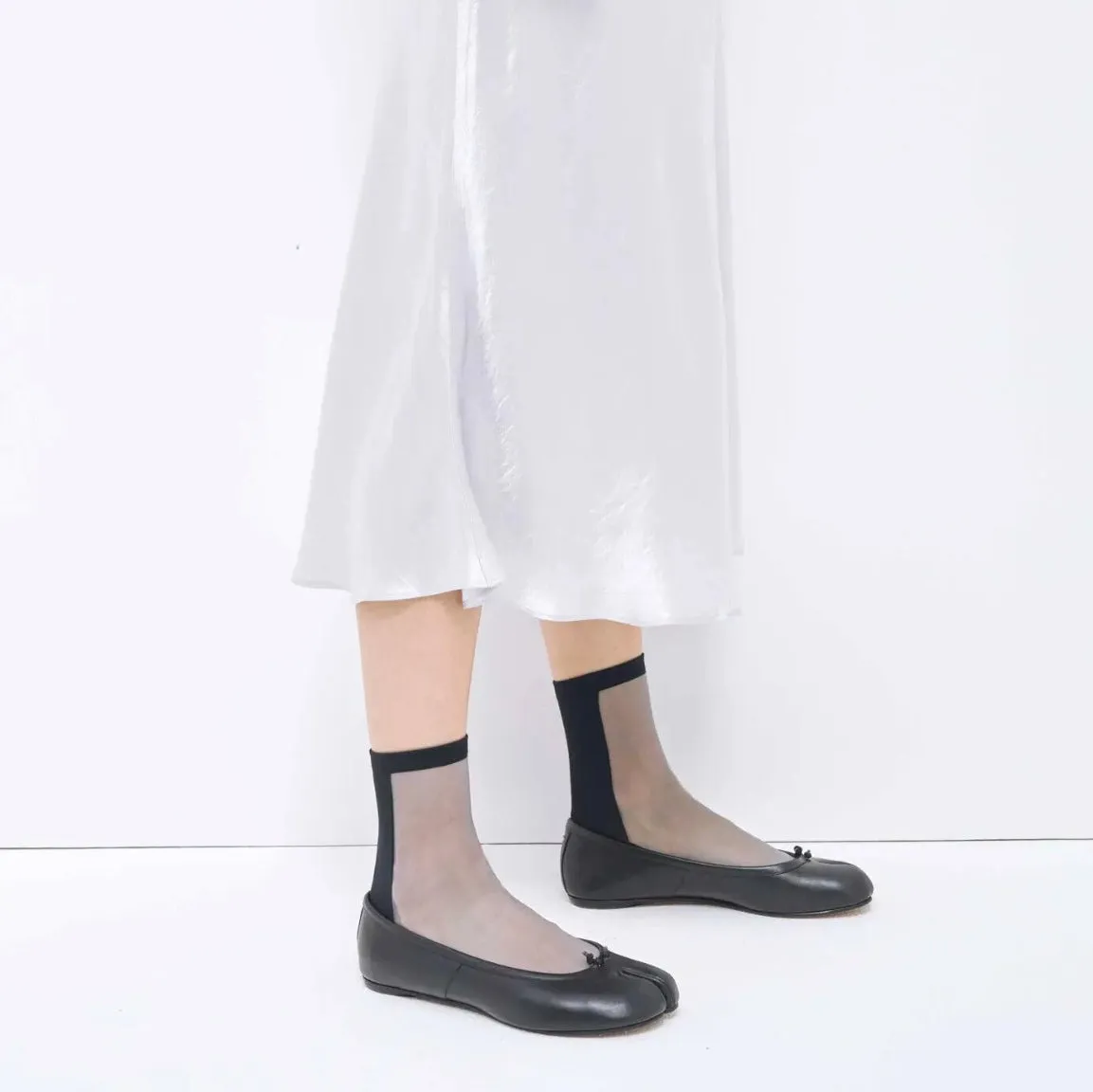 021131881 Sheer Bicolor Tabi Low Crew Socks S