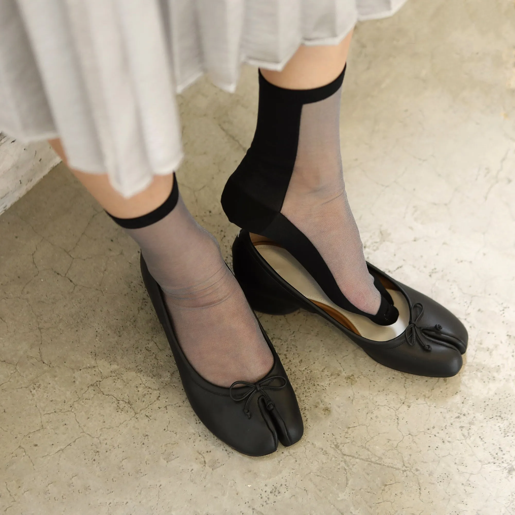 021131881 Sheer Bicolor Tabi Low Crew Socks S