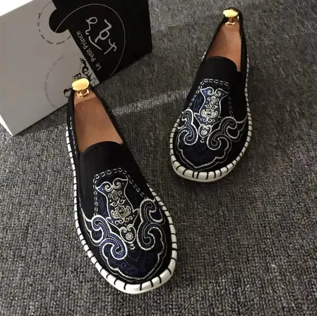 2023 Embroidered Men's Casual Loafers Summer Fashion Slip on Male Canvas Shoes Lightweight Breathable Flat Shoes