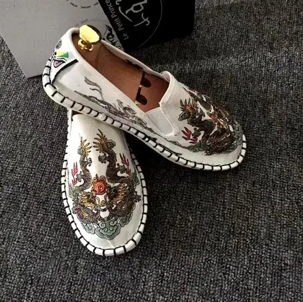 2023 Embroidered Men's Casual Loafers Summer Fashion Slip on Male Canvas Shoes Lightweight Breathable Flat Shoes
