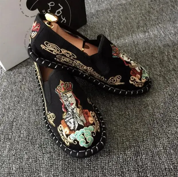 2023 Embroidered Men's Casual Loafers Summer Fashion Slip on Male Canvas Shoes Lightweight Breathable Flat Shoes