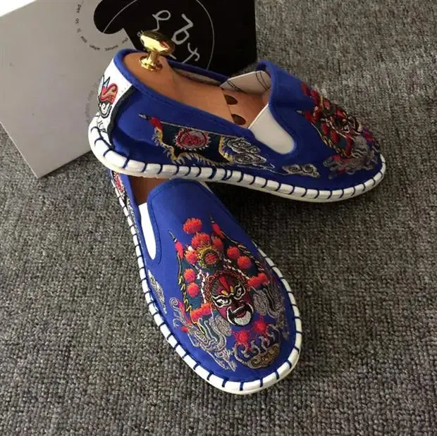 2023 Embroidered Men's Casual Loafers Summer Fashion Slip on Male Canvas Shoes Lightweight Breathable Flat Shoes