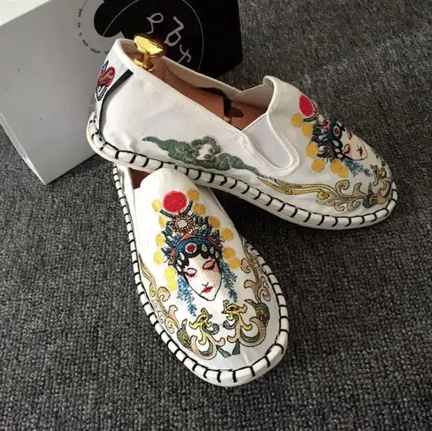 2023 Embroidered Men's Casual Loafers Summer Fashion Slip on Male Canvas Shoes Lightweight Breathable Flat Shoes