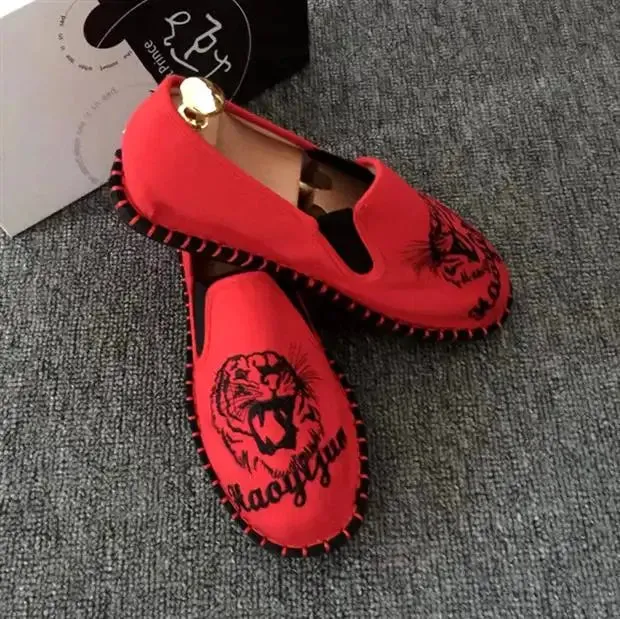2023 Embroidered Men's Casual Loafers Summer Fashion Slip on Male Canvas Shoes Lightweight Breathable Flat Shoes