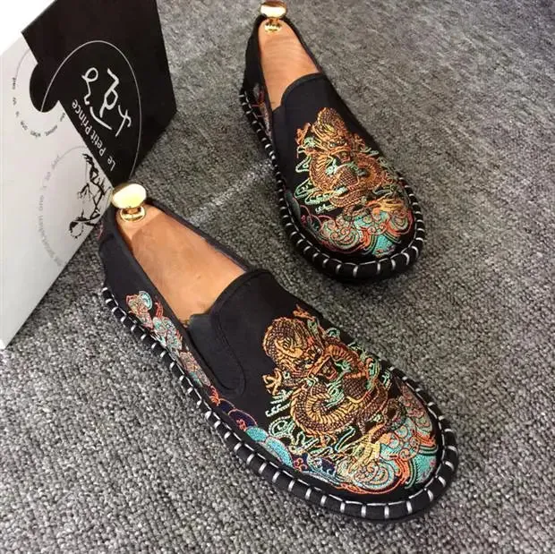 2023 Embroidered Men's Casual Loafers Summer Fashion Slip on Male Canvas Shoes Lightweight Breathable Flat Shoes