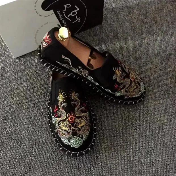 2023 Embroidered Men's Casual Loafers Summer Fashion Slip on Male Canvas Shoes Lightweight Breathable Flat Shoes
