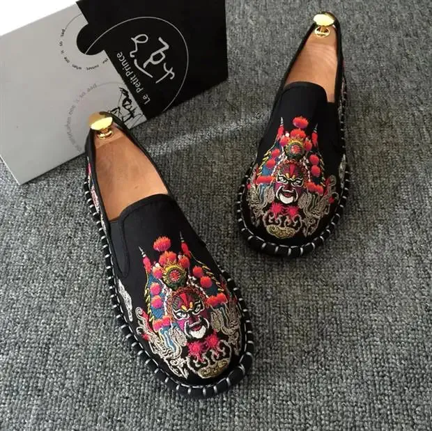 2023 Embroidered Men's Casual Loafers Summer Fashion Slip on Male Canvas Shoes Lightweight Breathable Flat Shoes