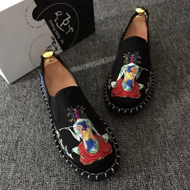 2023 Embroidered Men's Casual Loafers Summer Fashion Slip on Male Canvas Shoes Lightweight Breathable Flat Shoes
