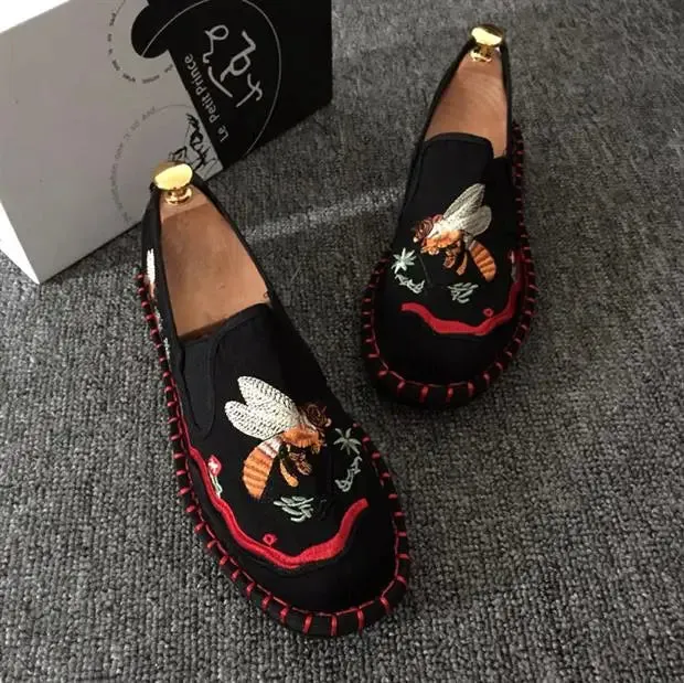 2023 Embroidered Men's Casual Loafers Summer Fashion Slip on Male Canvas Shoes Lightweight Breathable Flat Shoes