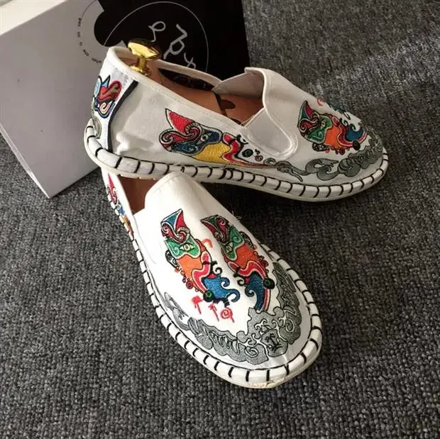 2023 Embroidered Men's Casual Loafers Summer Fashion Slip on Male Canvas Shoes Lightweight Breathable Flat Shoes