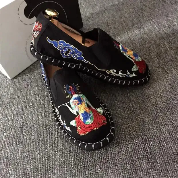 2023 Embroidered Men's Casual Loafers Summer Fashion Slip on Male Canvas Shoes Lightweight Breathable Flat Shoes