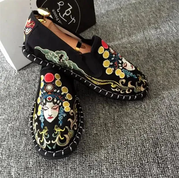 2023 Embroidered Men's Casual Loafers Summer Fashion Slip on Male Canvas Shoes Lightweight Breathable Flat Shoes