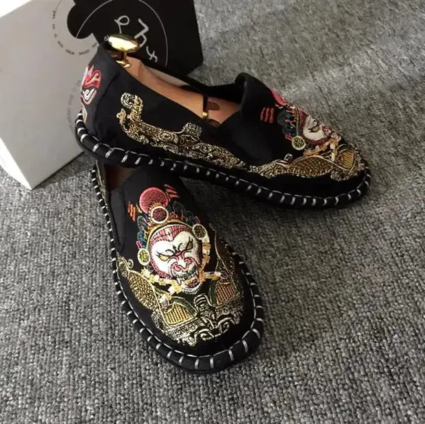 2023 Embroidered Men's Casual Loafers Summer Fashion Slip on Male Canvas Shoes Lightweight Breathable Flat Shoes