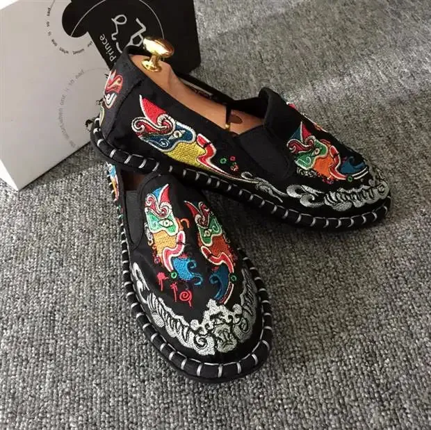 2023 Embroidered Men's Casual Loafers Summer Fashion Slip on Male Canvas Shoes Lightweight Breathable Flat Shoes