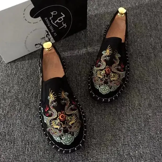 2023 Embroidered Men's Casual Loafers Summer Fashion Slip on Male Canvas Shoes Lightweight Breathable Flat Shoes