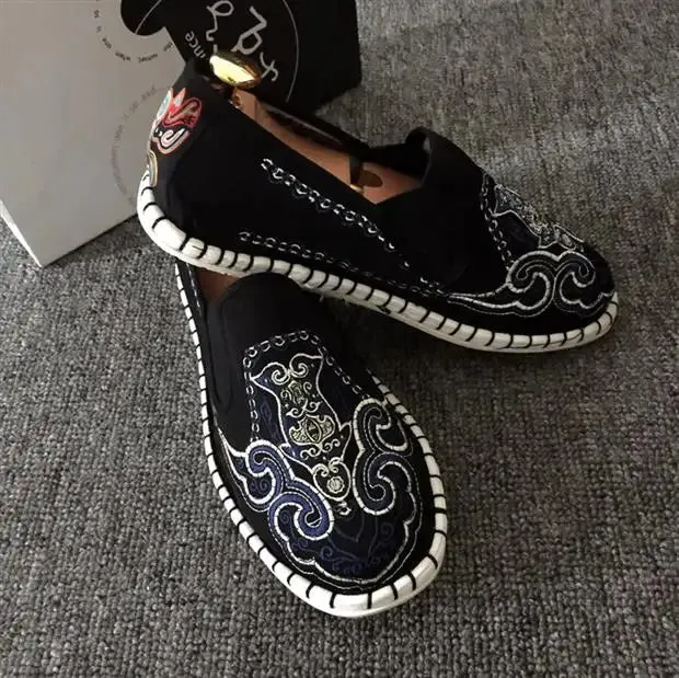 2023 Embroidered Men's Casual Loafers Summer Fashion Slip on Male Canvas Shoes Lightweight Breathable Flat Shoes
