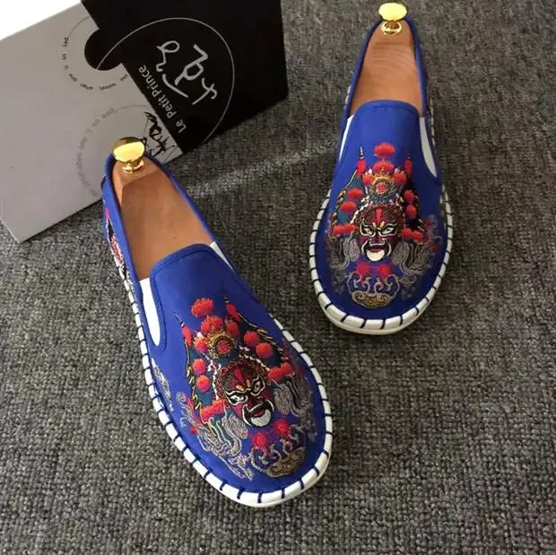 2023 Embroidered Men's Casual Loafers Summer Fashion Slip on Male Canvas Shoes Lightweight Breathable Flat Shoes