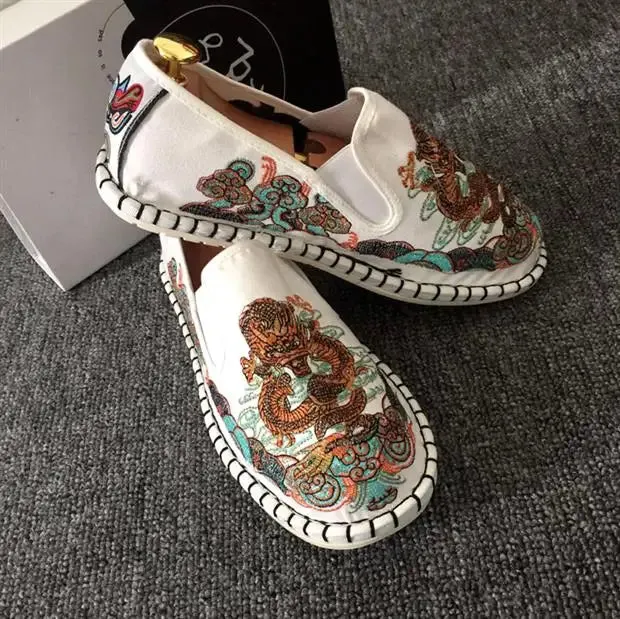2023 Embroidered Men's Casual Loafers Summer Fashion Slip on Male Canvas Shoes Lightweight Breathable Flat Shoes