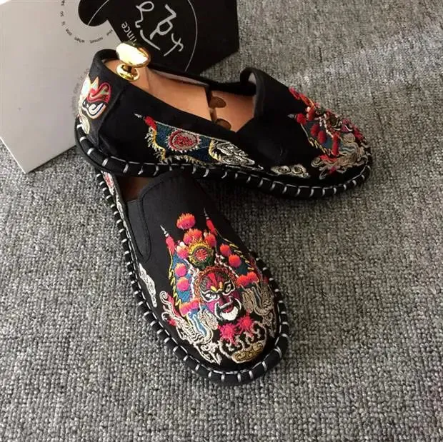 2023 Embroidered Men's Casual Loafers Summer Fashion Slip on Male Canvas Shoes Lightweight Breathable Flat Shoes