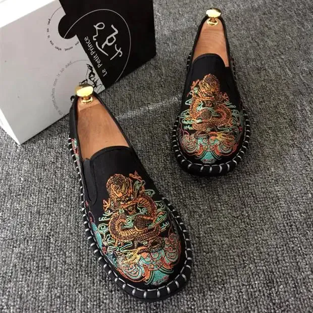 2023 Embroidered Men's Casual Loafers Summer Fashion Slip on Male Canvas Shoes Lightweight Breathable Flat Shoes