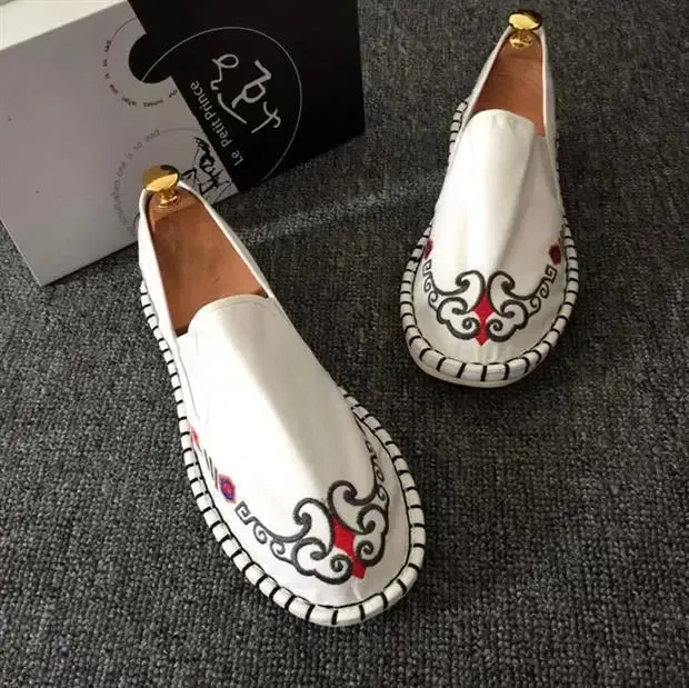 2023 Embroidered Men's Casual Loafers Summer Fashion Slip on Male Canvas Shoes Lightweight Breathable Flat Shoes