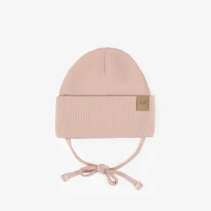 Chapeau rose d’extérieur avec cordons en tricot côtelé, naissance || Pink outdoor hat with cords in ribbed knit, newborn