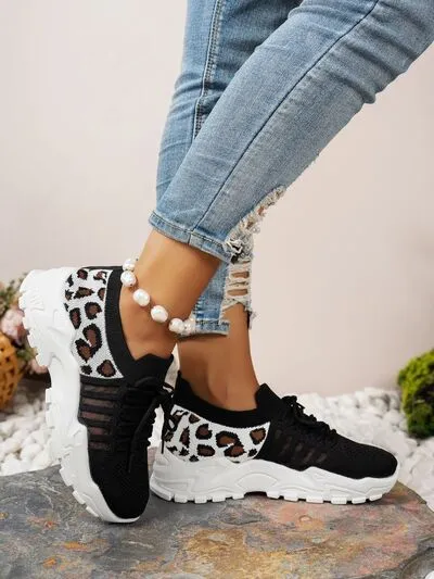 Cutout leopard veterschoenen met mesh voor sportieve doeleinden
