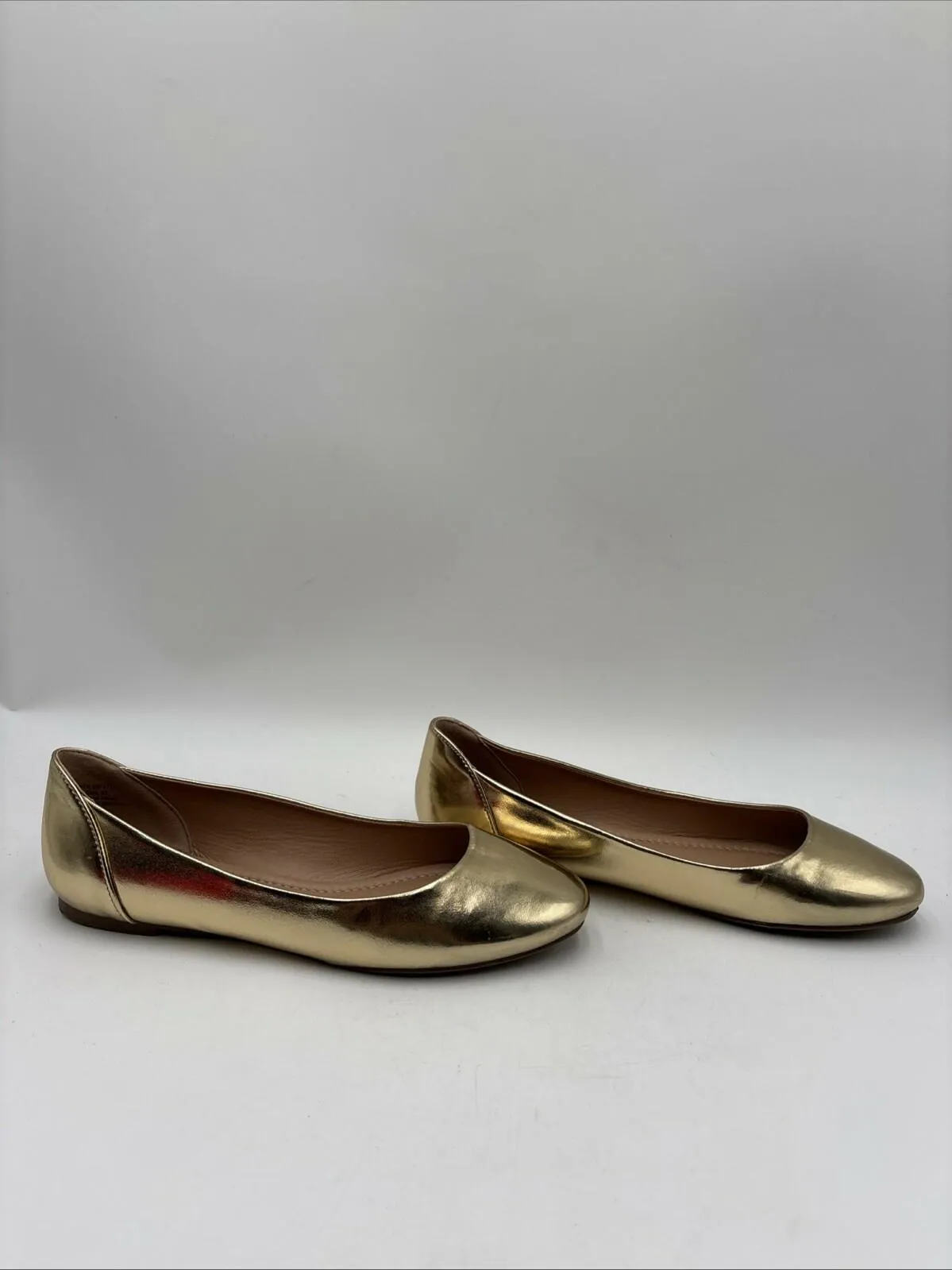 Journee Collection Women's Kavn Flats Gold Size 8.5 - Very Good