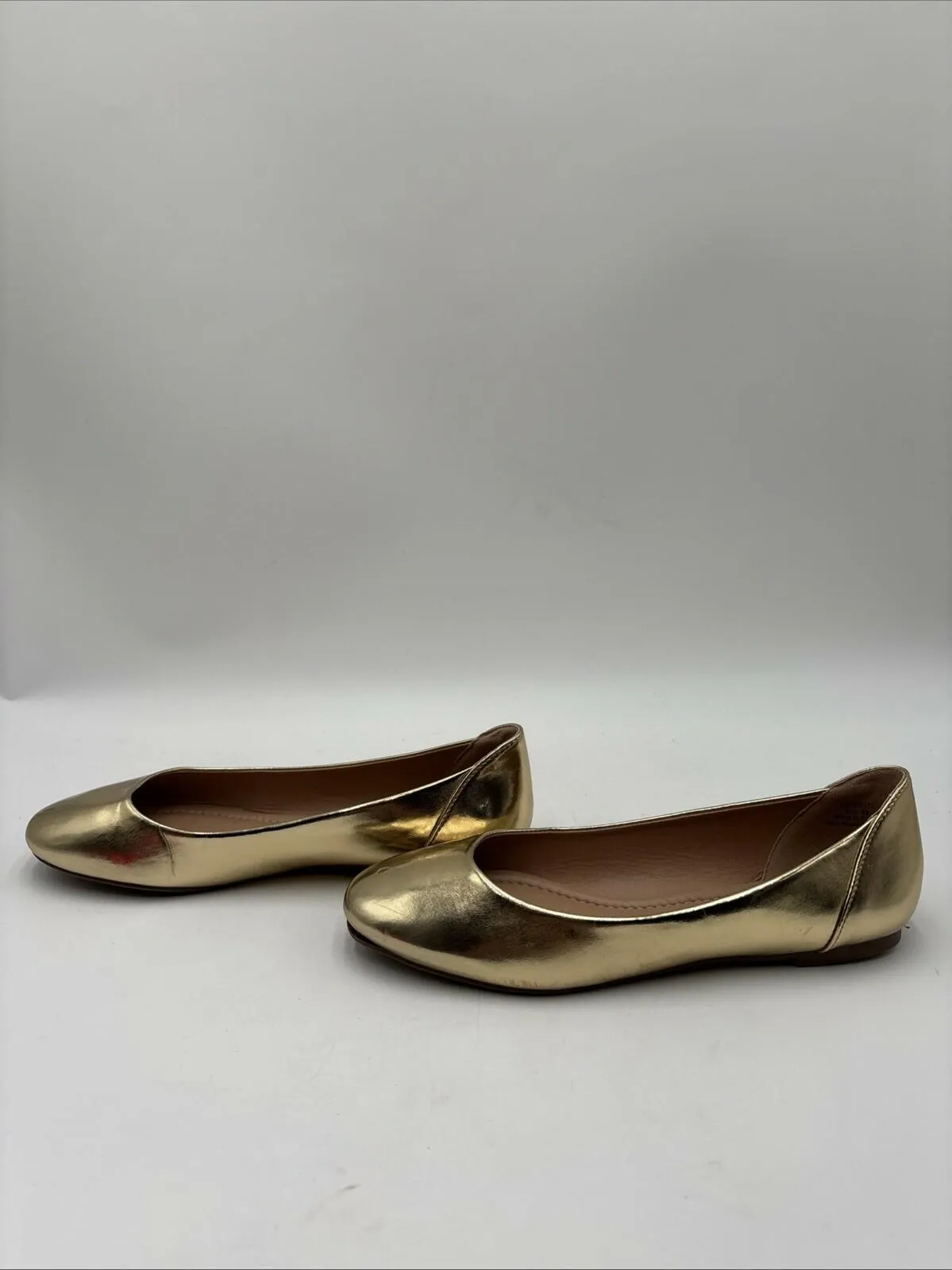 Journee Collection Women's Kavn Flats Gold Size 8.5 - Very Good