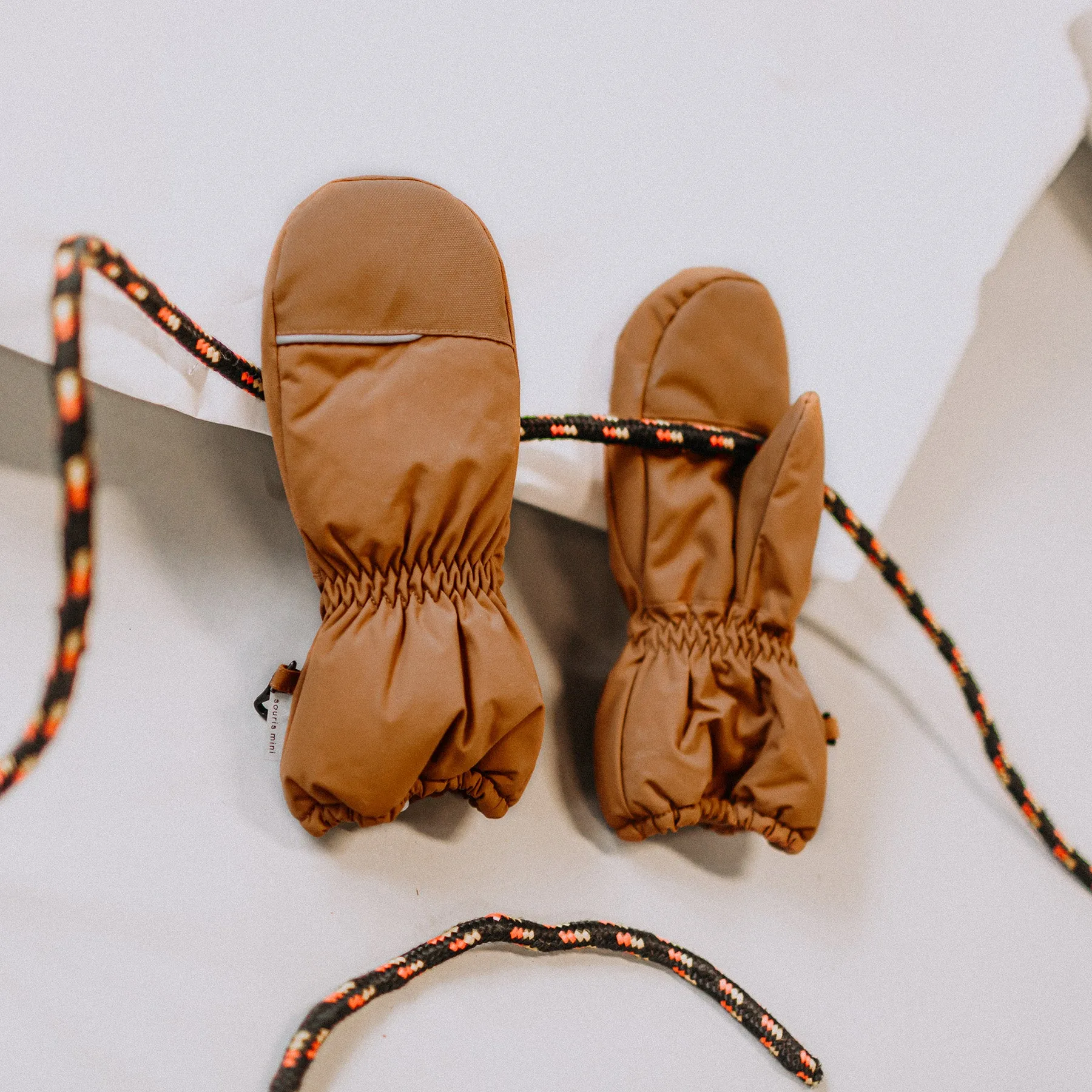 Mitaines caramel doublées en Thinsulate™ imperméables, enfant || Waterproof Thinsulate™ lined caramel mittens, child