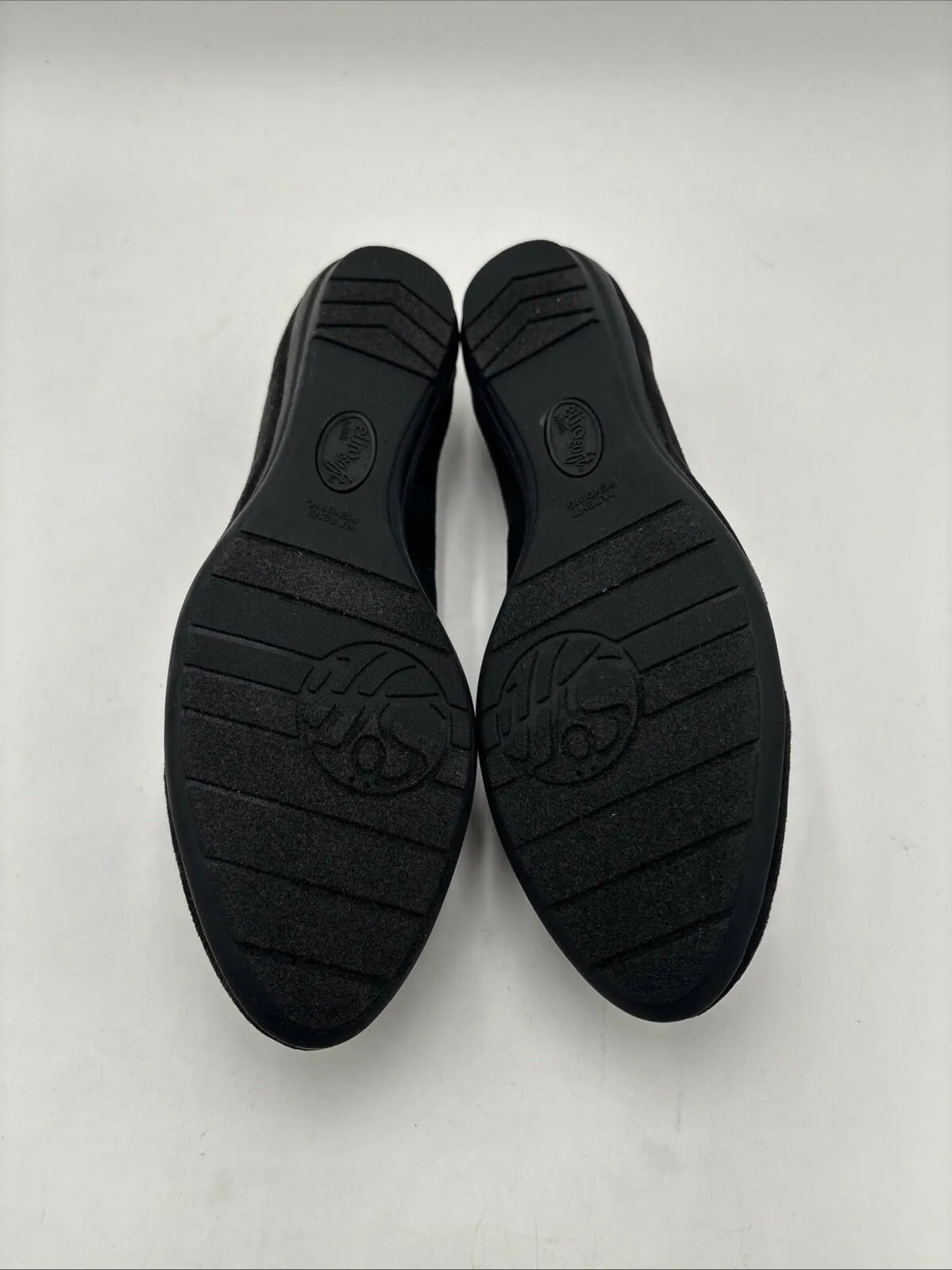 NWOB EuroSoft BERNIA Black Suede Round Toe Slip On Flats Women’s Size 6M/37