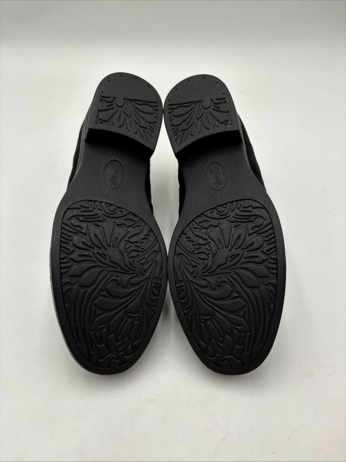 NWOB EuroSoft Tanya Women's Laceless Suede Oxfords Shoes Black Size 6M