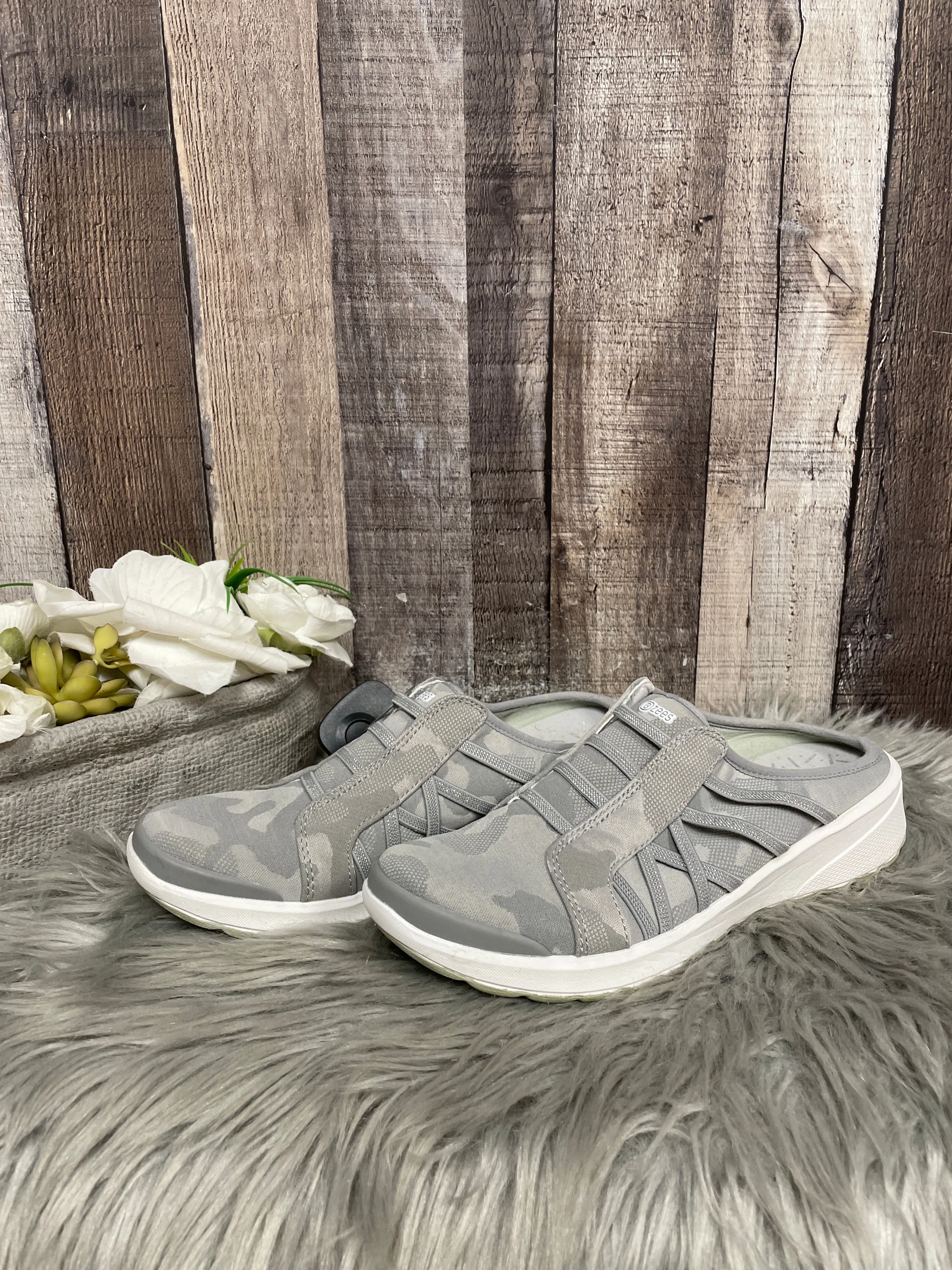 Shoes Flats By Bzees In Grey, Size: 7