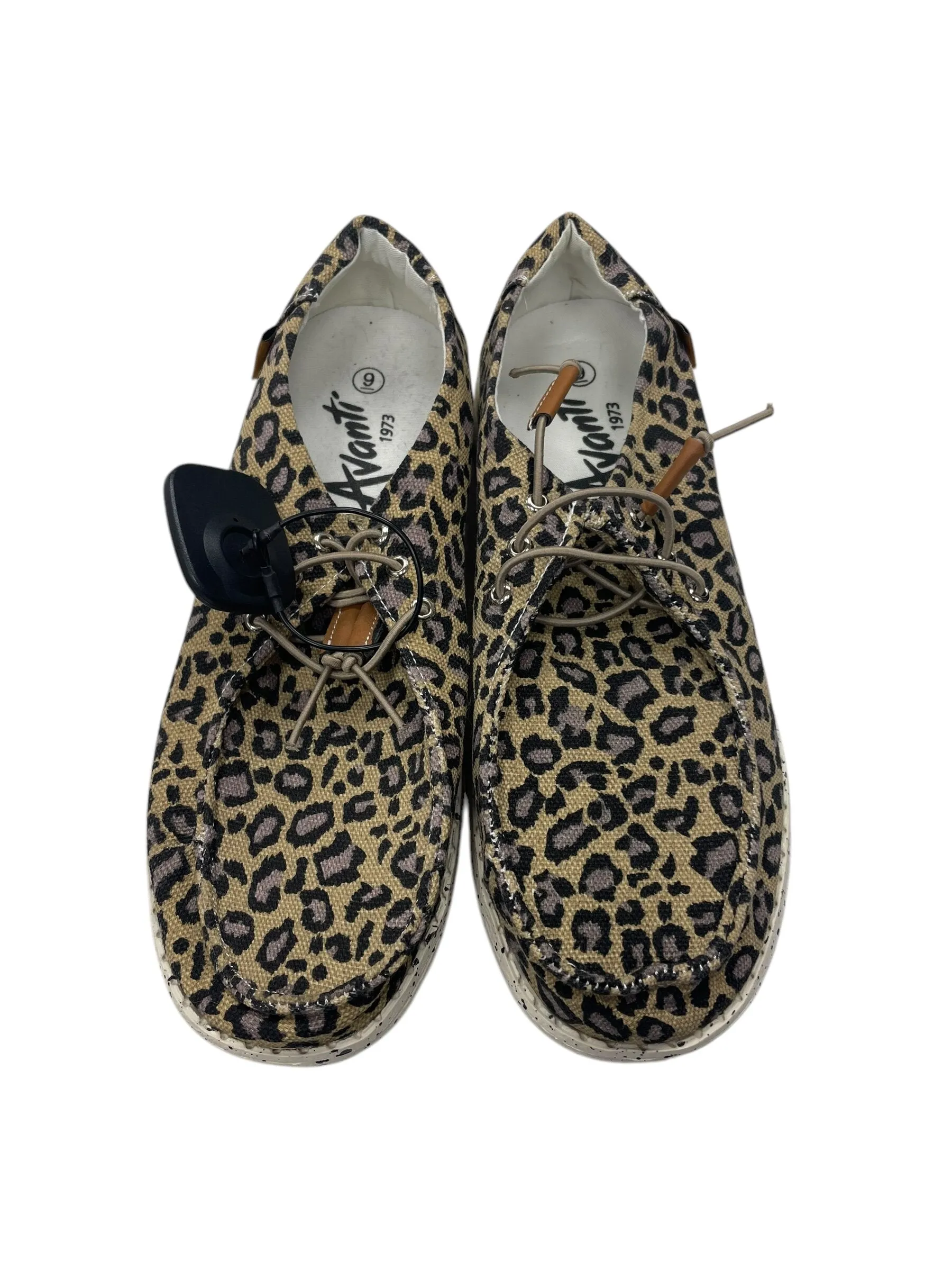 Shoes Sneakers By Clothes Mentor  Size: 9