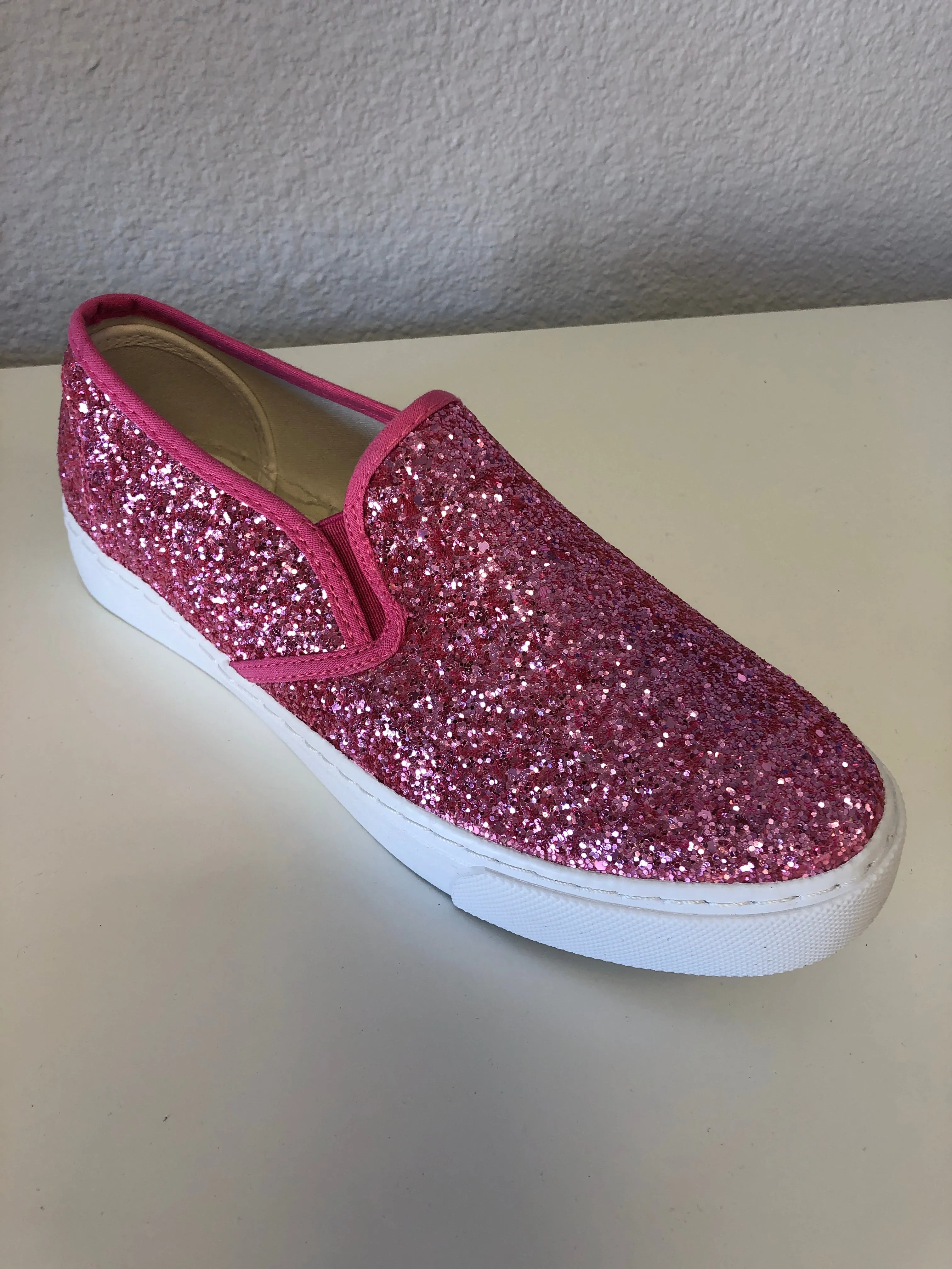 SLIP ON SNEAKERS