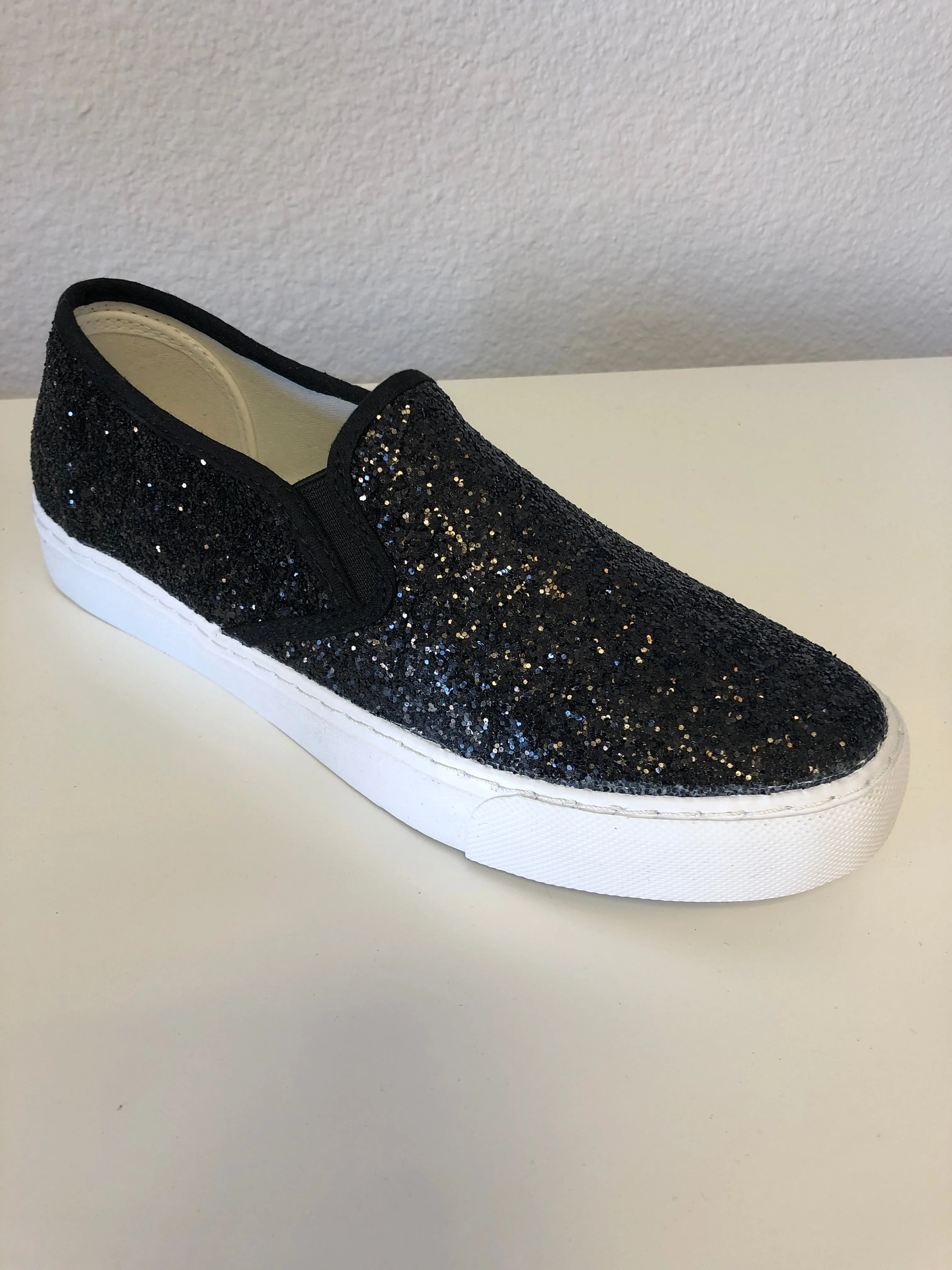 SLIP ON SNEAKERS