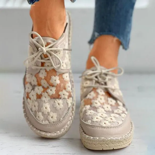 Supportive and fashionable orthopedic summer footwear