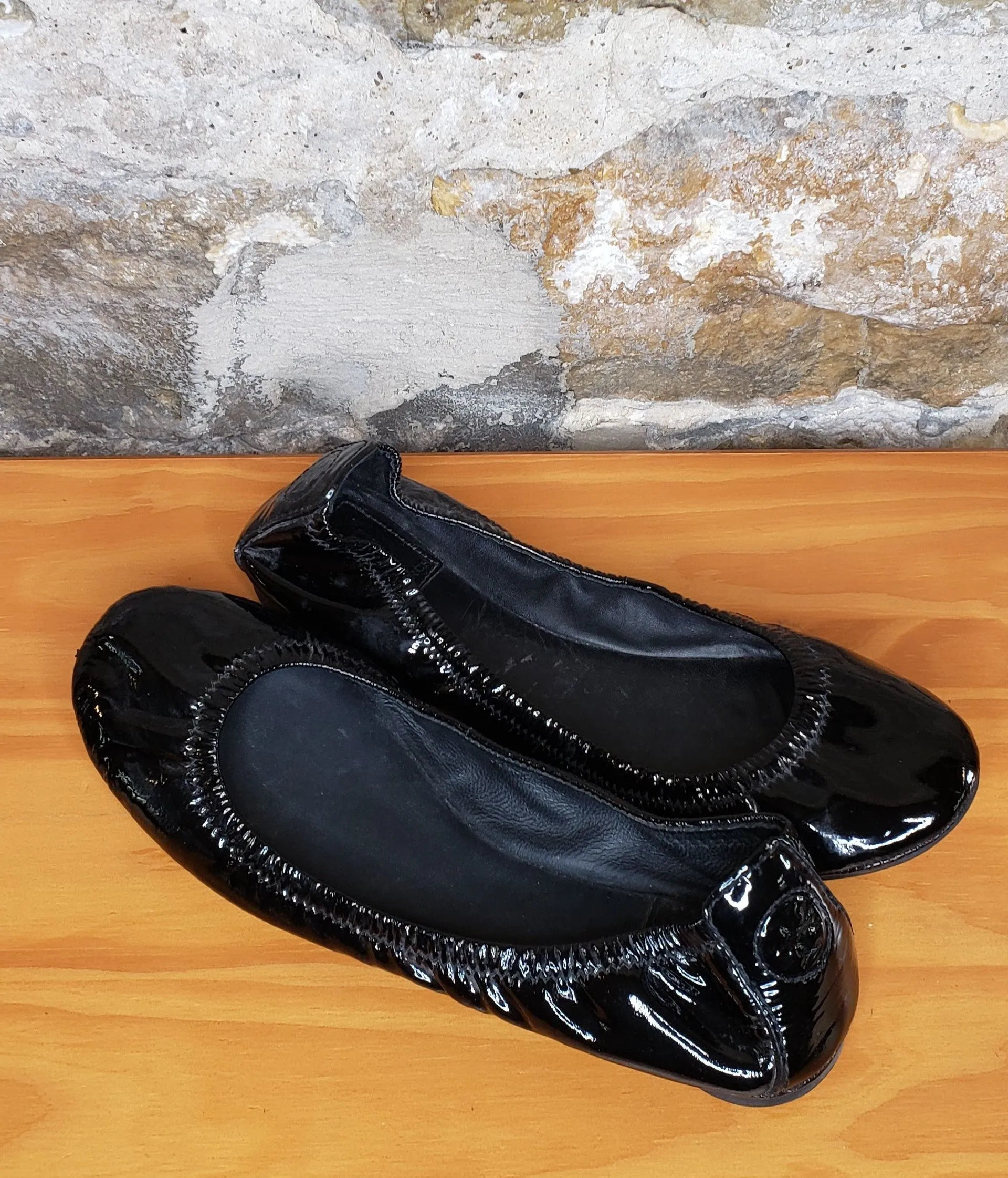 Tory Burch Black Patent Leather Eddie Flats Sz 7