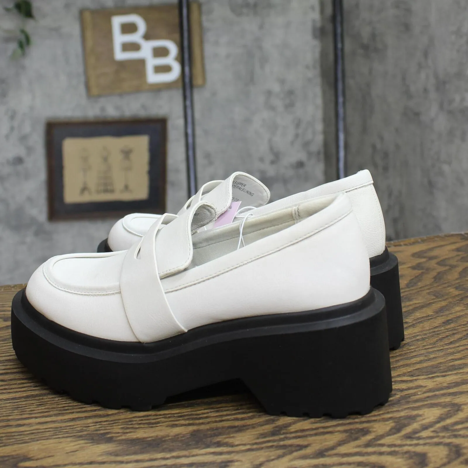 Wild Fable Womens Lacey Loafer Flats with Memory Foam Insole 87930112 White 6M