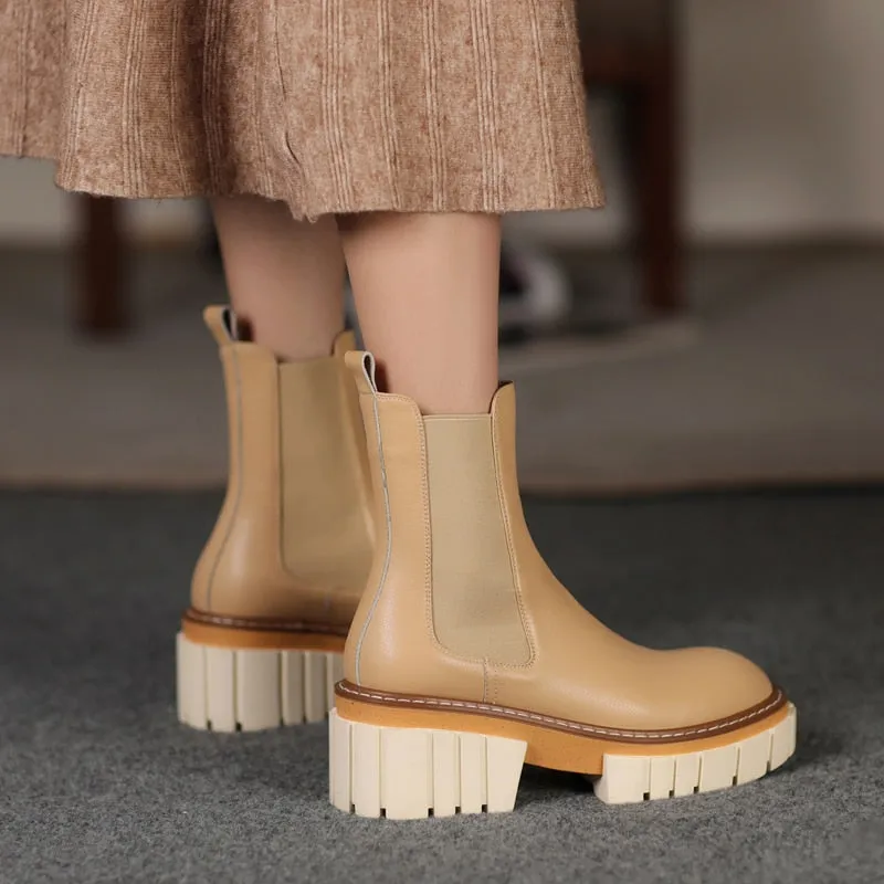 Women  Cowhide upper  Molded bottom Chelsea boots